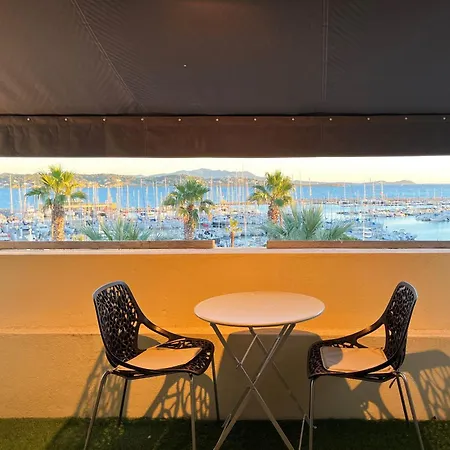 Sur Le Port Vue Apartment *