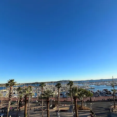 Sur Le Port Vue *