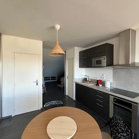 Sur Le Port Vue Apartment *